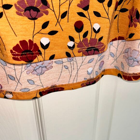 NWT LuLaRoe Iris - Medium Simply Comfortable Short Sleeve Top - Picture 4 of 11